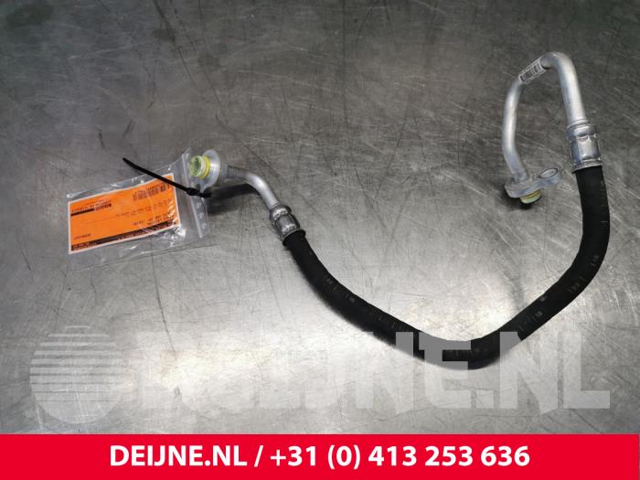 Air conditioning line from a Volvo V60 II (ZW) 2.0 D4 16V 2019