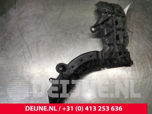 Używane Wspornik zderzaka lewy tyl Volvo V60 II (ZW) 2.0 D4 16V Cena € 30,00 Procedura marży oferowane przez van Deijne Onderdelen Uden B.V.