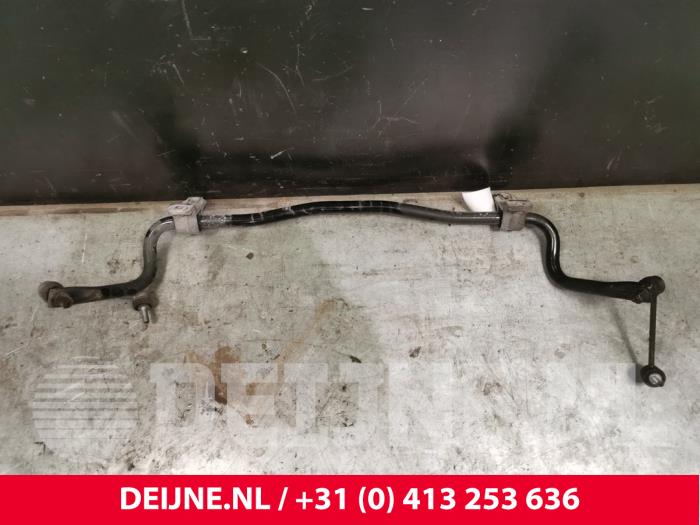 Front anti-roll bar from a Volvo V60 II (ZW) 2.0 D4 16V 2019