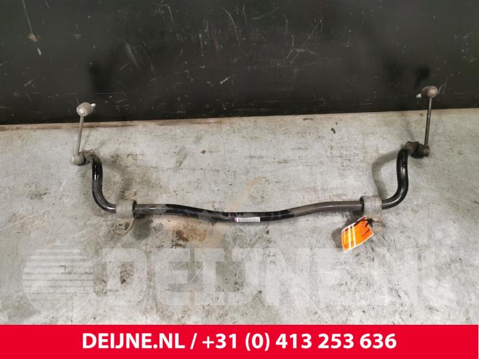 Front anti-roll bar from a Volvo V60 II (ZW) 2.0 D4 16V 2019