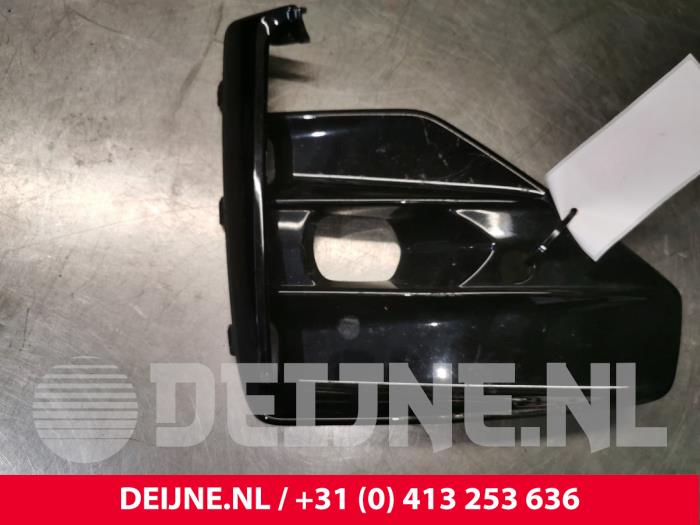 Bumper grille from a Volvo V60 II (ZW) 2.0 D4 16V 2019