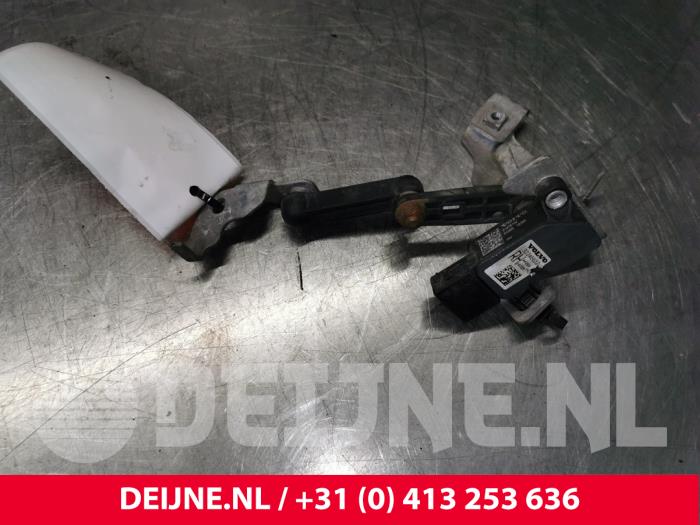 Xenon height adjustment from a Volvo V60 II (ZW) 2.0 D4 16V 2019