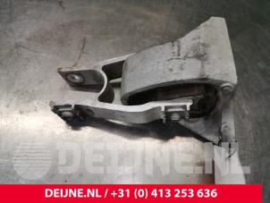Used Engine mount Volvo V60 II (ZW) 2.0 D4 16V Price € 25,00 Margin scheme offered by van Deijne Onderdelen Uden B.V.