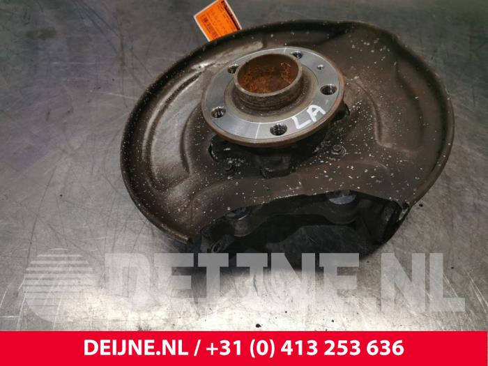 Knuckle, rear left from a Volvo V60 II (ZW) 2.0 D4 16V 2019