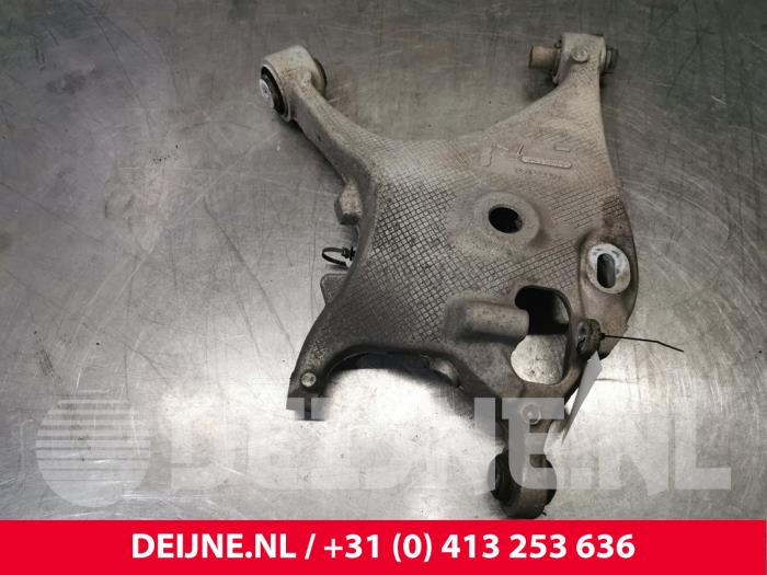 Rear spring retainer, right from a Volvo V60 II (ZW) 2.0 D4 16V 2019