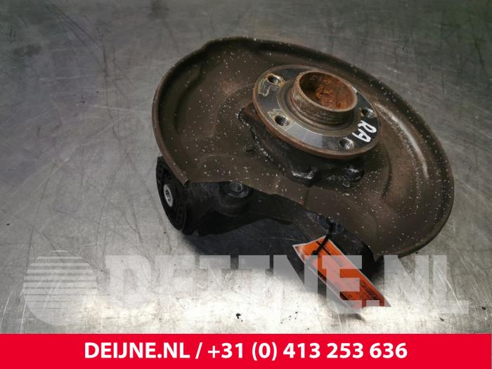 Knuckle, rear right from a Volvo V60 II (ZW) 2.0 D4 16V 2019