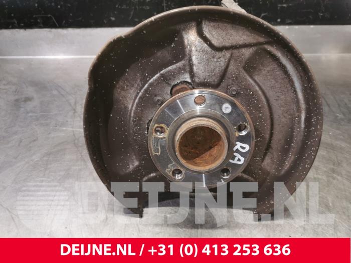 Knuckle, rear right from a Volvo V60 II (ZW) 2.0 D4 16V 2019