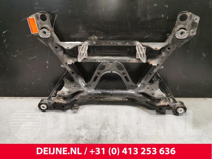 Rear support beam from a Volvo V60 II (ZW) 2.0 D4 16V 2019