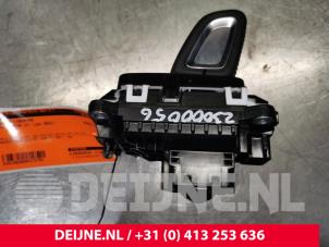 Used Gear stick Volvo XC40 (XZ) 1.5 T2 12V Price € 75,00 Margin scheme offered by van Deijne Onderdelen Uden B.V.