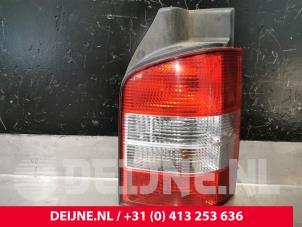 Gebrauchte Rücklicht rechts Volkswagen Transporter T5 2.0 TDI BlueMotion Preis € 30,25 Mit Mehrwertsteuer angeboten von van Deijne Onderdelen Uden B.V.