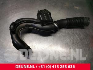 Used Air intake hose Opel Vivaro 1.6 CDTI 90 Price € 72,60 Inclusive VAT offered by van Deijne Onderdelen Uden B.V.
