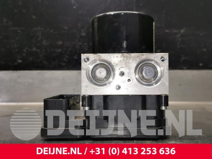 Begagnade ABS-pump Volvo V40 (MV) 1.6 D2 Pris € 75,00 Marginaltabell erbjuds av van Deijne Onderdelen Uden B.V.