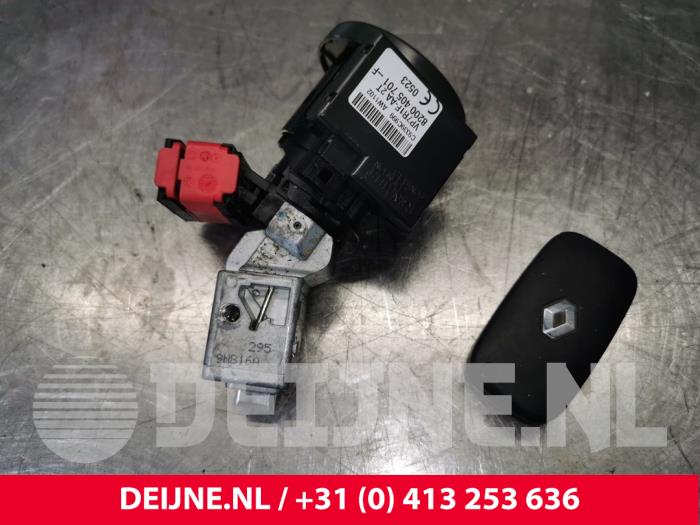 Ignition lock + key from a Renault Master IV (MA/MB/MC/MD/MH/MF/MG/MH) 2.3 dCi 135 16V FWD 2020