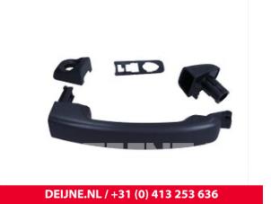 Nowe Uchwyt drzwi lewych wersja 2-drzwiowa Renault Master Cena € 12,10 Z VAT oferowane przez van Deijne Onderdelen Uden B.V.