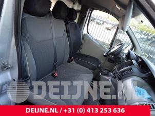 Used Double front seat, right Opel Vivaro 2.0 CDTI Price € 242,00 Inclusive VAT offered by van Deijne Onderdelen Uden B.V.