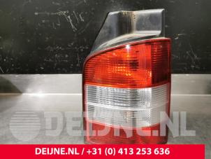 Gebrauchte Rücklicht rechts Volkswagen Multivan T5 (7E/7HC/7HF/7HM) 2.5 TDi Preis auf Anfrage angeboten von van Deijne Onderdelen Uden B.V.