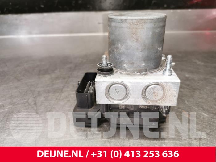 Usagé Bloc ABS Mercedes Sprinter 3,5t (906.63) 319 CDI,BlueTEC V6 24V Prix € 242,00 Prix TTC proposé par van Deijne Onderdelen Uden B.V.