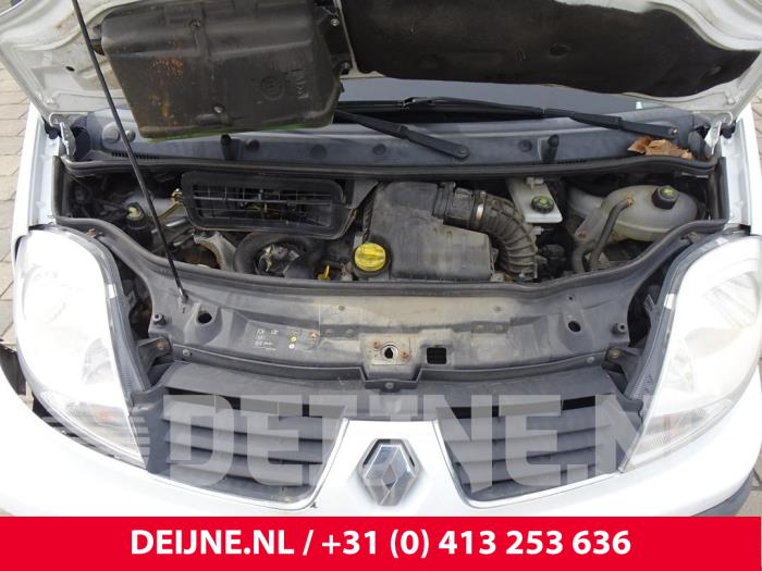 Cuerpo de filtro de aire de un Renault Trafic New (FL) 2.0 dCi 16V 115 2013