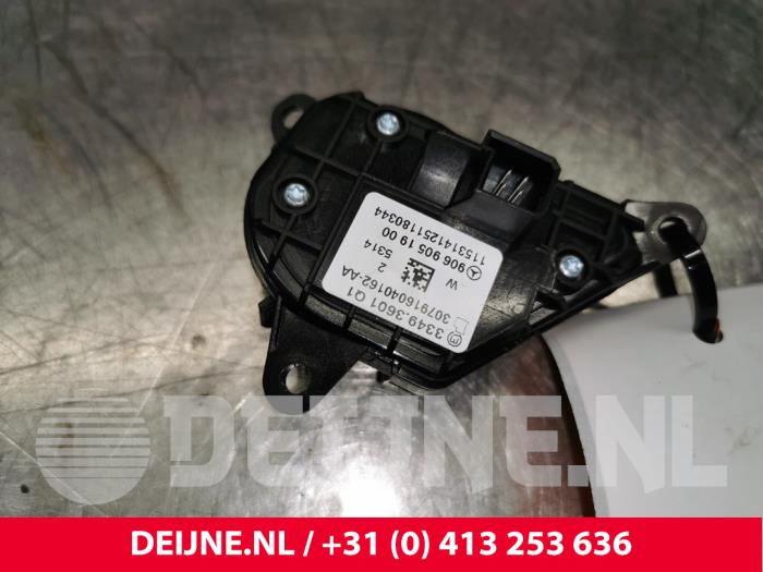 Steering wheel switch from a Mercedes-Benz Sprinter 3,5t (906.63) 319 CDI,BlueTEC V6 24V 2016