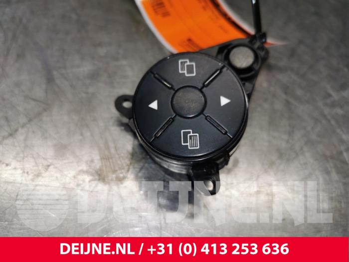 Steering wheel switch from a Mercedes-Benz Sprinter 3,5t (906.63) 319 CDI,BlueTEC V6 24V 2016