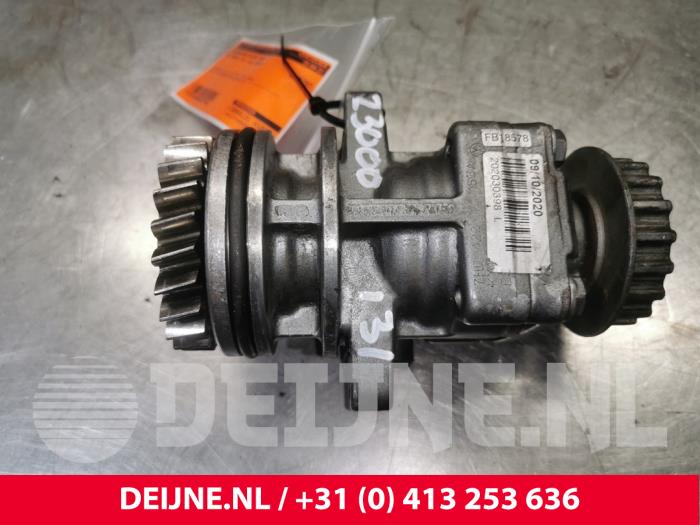 Usagé Pompe de direction Volkswagen Multivan T5 (7E/7HC/7HF/7HM) 2.5 TDi Prix € 151,25 Prix TTC proposé par van Deijne Onderdelen Uden B.V.