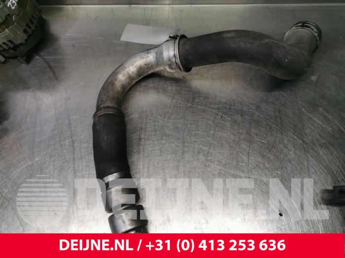 Gebrauchte Intercooler Rohr Volkswagen Multivan T5 (7E/7HC/7HF/7HM) 2.5 TDi Preis € 78,65 Mit Mehrwertsteuer angeboten von van Deijne Onderdelen Uden B.V.
