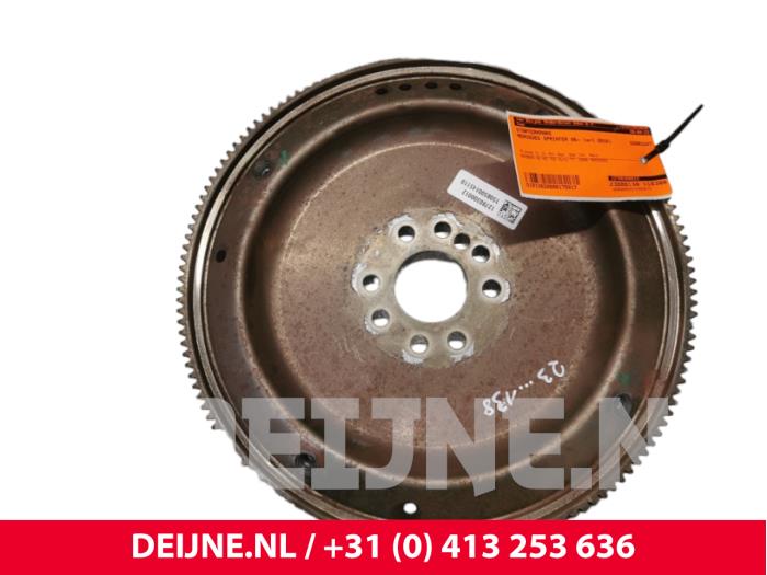 Gebrauchte Starterkranz Mercedes Sprinter 3,5t (906.63) 319 CDI,BlueTEC V6 24V Preis € 60,50 Mit Mehrwertsteuer angeboten von van Deijne Onderdelen Uden B.V.