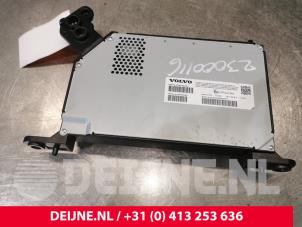 Usagé Amplificateur radio Volvo XC90 II 2.0 D5 16V AWD Prix € 250,00 Règlement à la marge proposé par van Deijne Onderdelen Uden B.V.