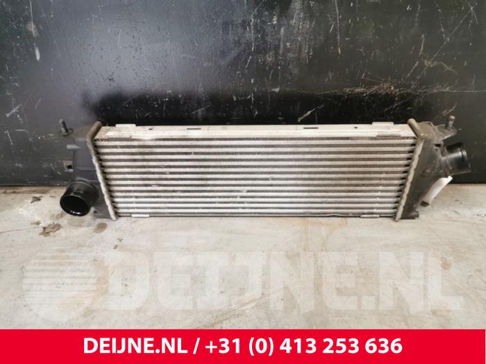 Usados Intercooler Renault Trafic New (FL) 2.0 dCi 16V 115 Precio € 60,50 IVA incluido ofrecido por van Deijne Onderdelen Uden B.V.