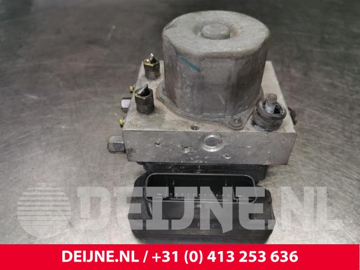 Begagnade ABS-pump Tesla Model S P85D Pris € 211,75 Inklusive moms erbjuds av van Deijne Onderdelen Uden B.V.