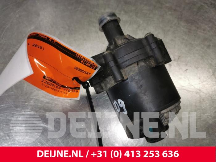 Begagnade Extra vattenpump Tesla Model S P85D Pris € 108,90 Inklusive moms erbjuds av van Deijne Onderdelen Uden B.V.