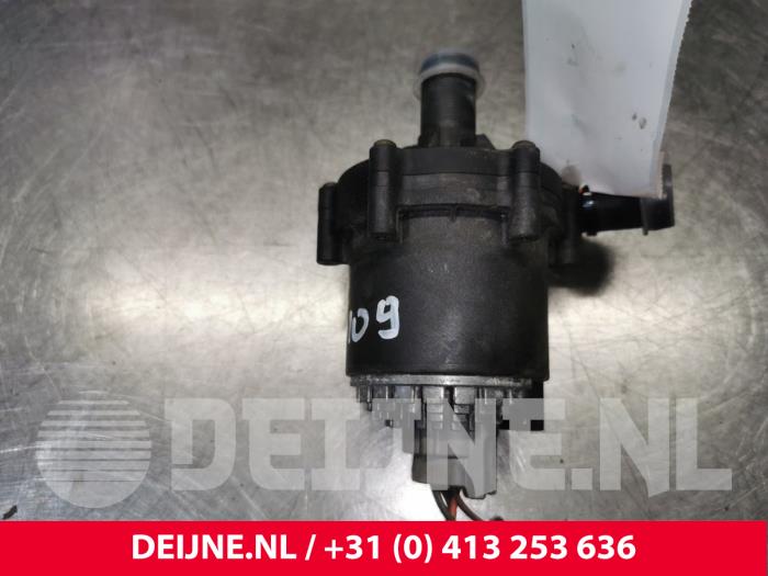 Begagnade Extra vattenpump Tesla Model S P85D Pris € 108,90 Inklusive moms erbjuds av van Deijne Onderdelen Uden B.V.