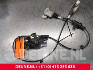Używane Mechanizm zamka pokrywy silnika Tesla Model S 85D Cena € 90,75 Z VAT oferowane przez van Deijne Onderdelen Uden B.V.