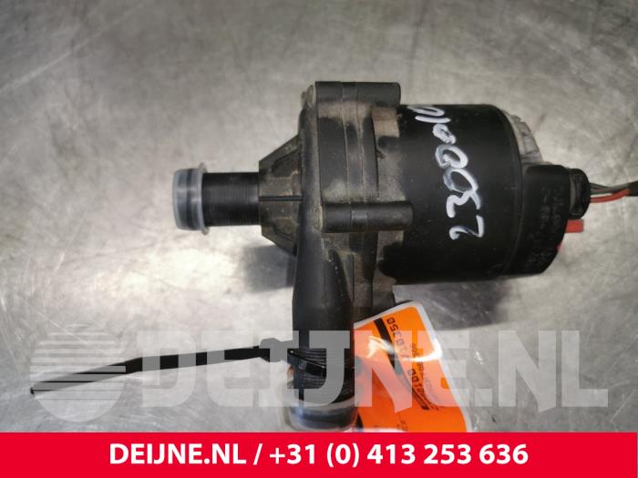 Begagnade Extra vattenpump Tesla Model S 85D Pris € 108,90 Inklusive moms erbjuds av van Deijne Onderdelen Uden B.V.