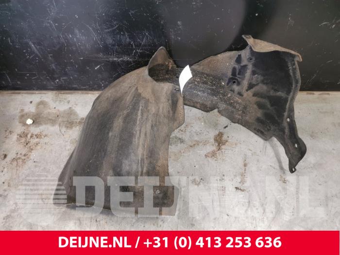 Używane Nadkole Tesla Model S 85D Cena € 42,35 Z VAT oferowane przez van Deijne Onderdelen Uden B.V.