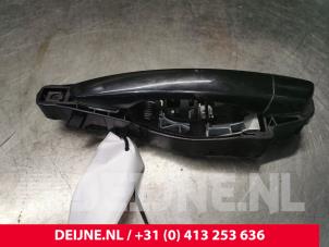 Used Sliding door handle, right Peugeot Expert (VA/VB/VE/VF/VY) 2.0 Blue HDi 120 16V Price € 30,25 Inclusive VAT offered by van Deijne Onderdelen Uden B.V.