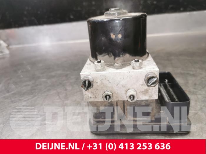 Usagé Bloc ABS Volvo C30 (EK/MK) 2.0 D 16V Prix € 75,00 Règlement à la marge proposé par van Deijne Onderdelen Uden B.V.