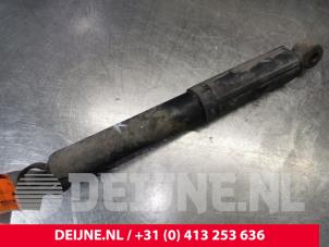 Used Rear shock absorber, right Renault Master III (ED/HD/UD) 2.5 dCi 16V Price € 24,20 Inclusive VAT offered by van Deijne Onderdelen Uden B.V.
