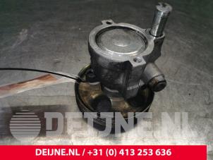 Gebrauchte Lenkkraftverstärker Pumpe Opel Vivaro 1.9 DI Preis auf Anfrage angeboten von van Deijne Onderdelen Uden B.V.