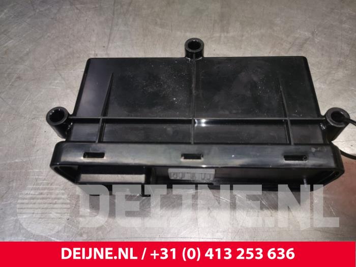 Używane Szyberdach (rózne) Tesla Model S 85D Cena € 133,10 Z VAT oferowane przez van Deijne Onderdelen Uden B.V.
