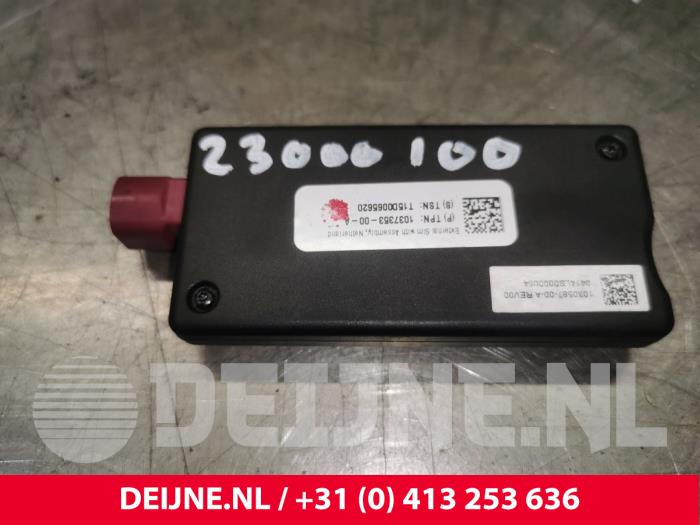 Używane Uchwyt karty SIM Tesla Model S 85D Cena € 60,50 Z VAT oferowane przez van Deijne Onderdelen Uden B.V.