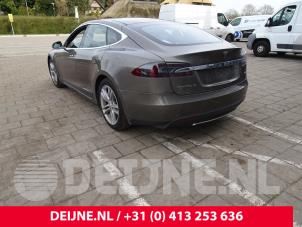Gebrauchte Karosserieecke links hinten Tesla Model S 85D Preis auf Anfrage angeboten von van Deijne Onderdelen Uden B.V.