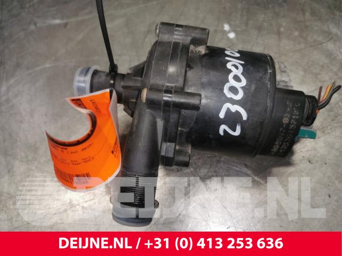 Begagnade Extra vattenpump Tesla Model S 85D Pris € 108,90 Inklusive moms erbjuds av van Deijne Onderdelen Uden B.V.