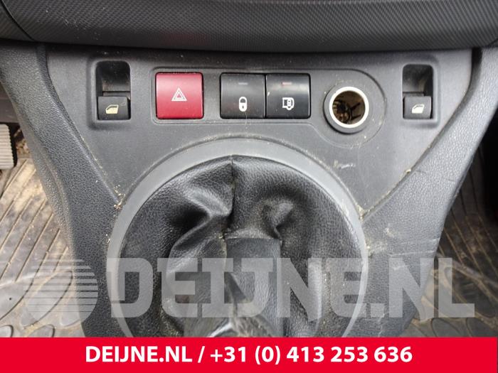 Interruptor de ventanilla eléctrica de un Citroën Berlingo 1.6 Hdi 16V 90 2011