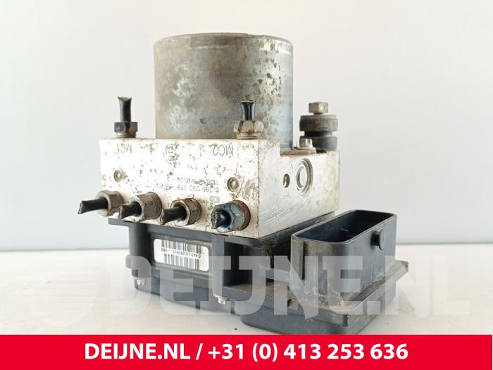 Używane Pompa ABS Citroen Berlingo 1.6 Hdi 16V 90 Cena € 151,25 Z VAT oferowane przez van Deijne Onderdelen Uden B.V.