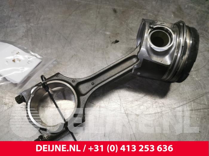 Usagé Bielle Volvo V70 (BW) 2.0 D4 20V Prix € 100,00 Règlement à la marge proposé par van Deijne Onderdelen Uden B.V.