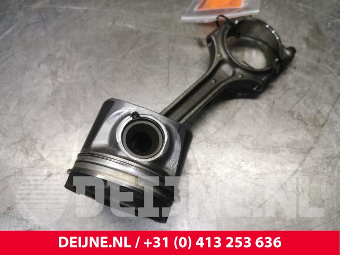 Connecting rod from a Volvo V70 (BW) 2.0 D4 20V 2013