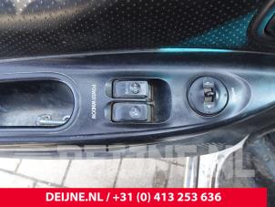 Gebrauchte Elektrisches Fenster Schalter Hyundai H-1/H-200 2.5 CRDi Powervan Preis auf Anfrage angeboten von van Deijne Onderdelen Uden B.V.