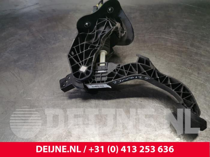 Clutch pedal from a Peugeot Expert (VA/VB/VE/VF/VY) 2.0 Blue HDi 120 16V 2017