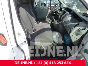 Used Double front seat, right Opel Vivaro 2.0 CDTI Price € 211,75 Inclusive VAT offered by van Deijne Onderdelen Uden B.V.